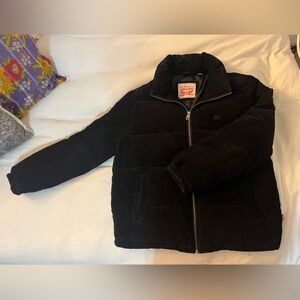 Women’s L Levi’s black puffer
